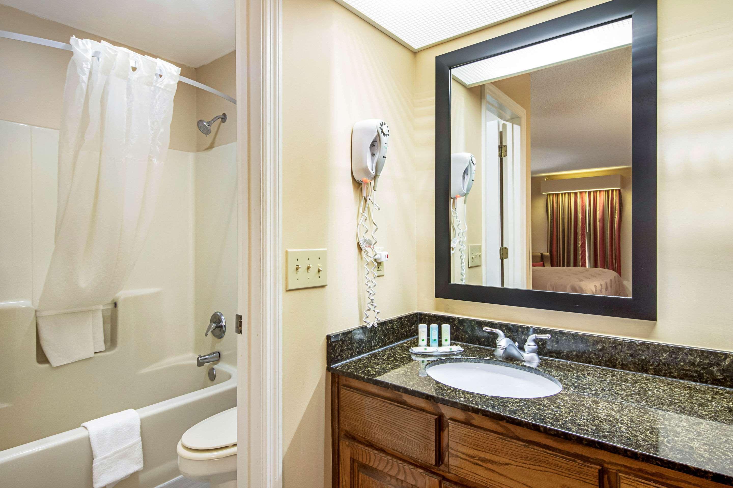 Quality Inn Thomaston Exterior photo