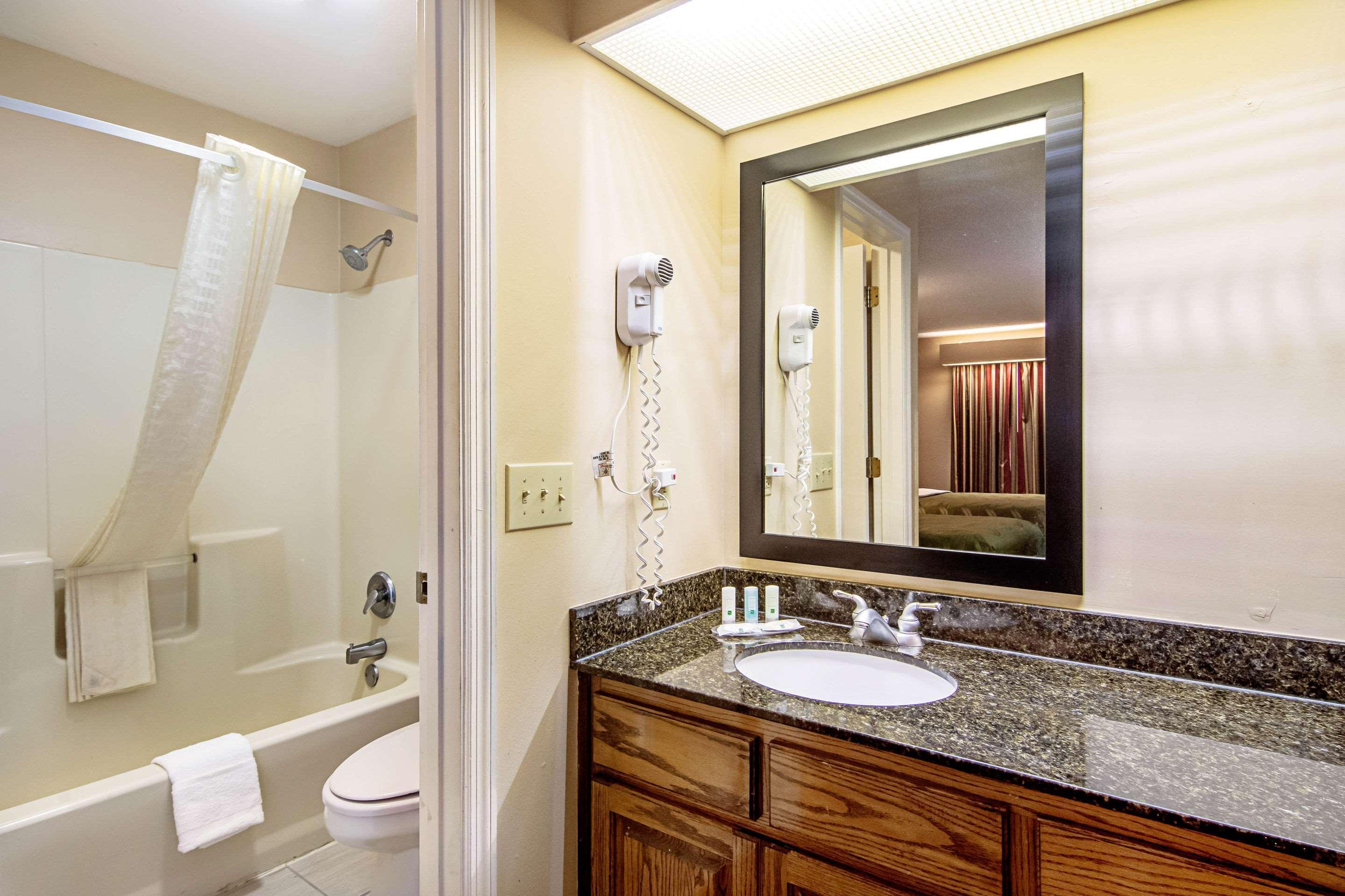 Quality Inn Thomaston Exterior photo