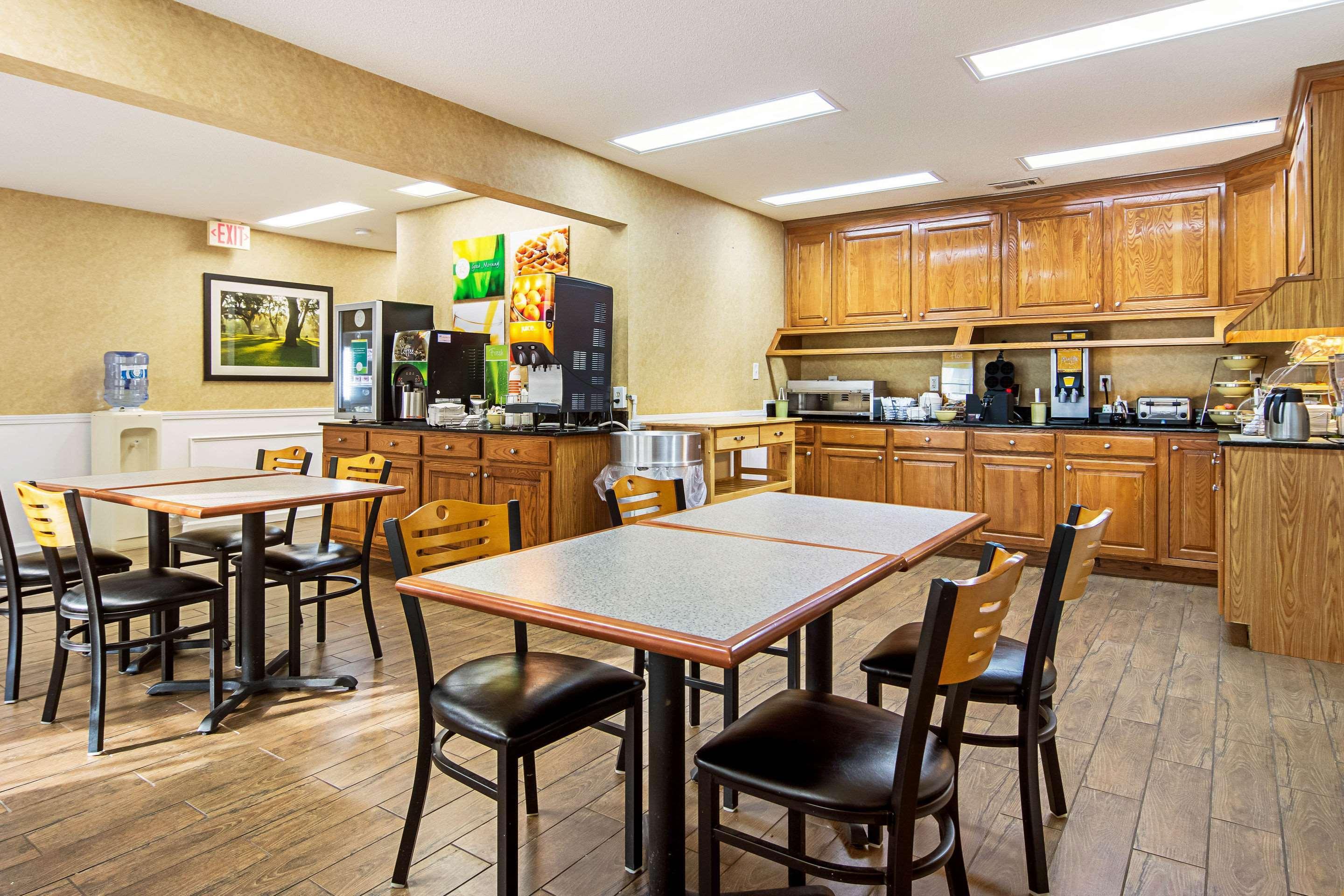 Quality Inn Thomaston Exterior photo